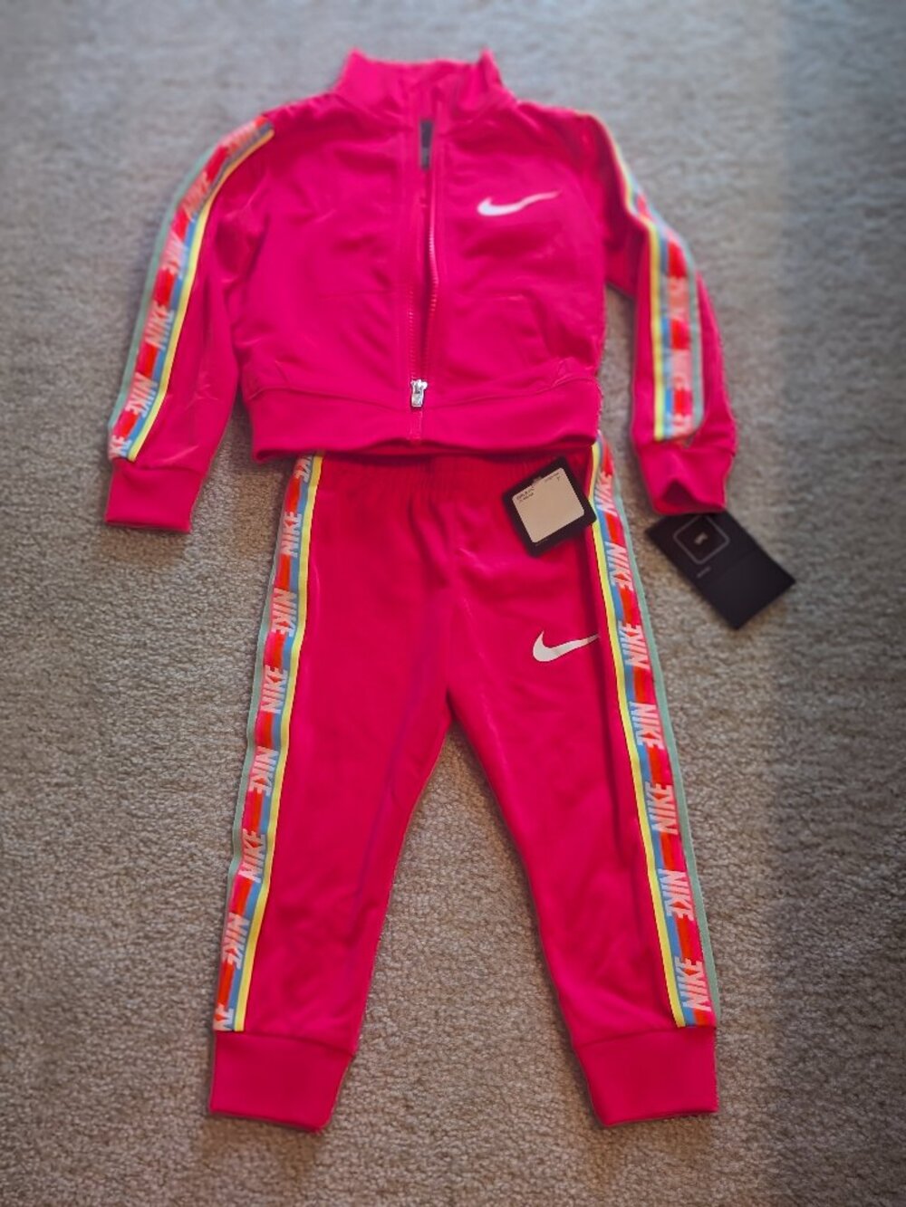 Nike set, Size 2T. hot pink